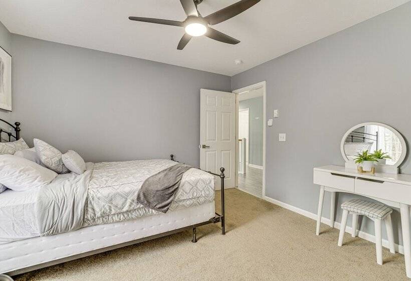 Family Friendly Poconos Home W/ Hot Tub!