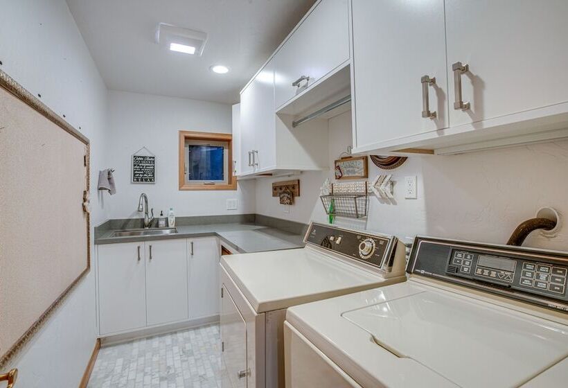 Family Friendly Stateline Home: Close To Trails!