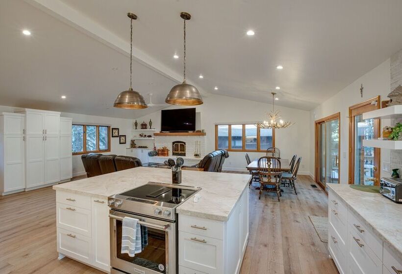 Family Friendly Stateline Home: Close To Trails!