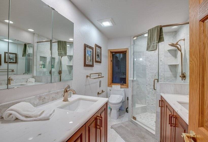 Family Friendly Stateline Home: Close To Trails!