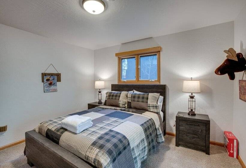 Family Friendly Stateline Home: Close To Trails!