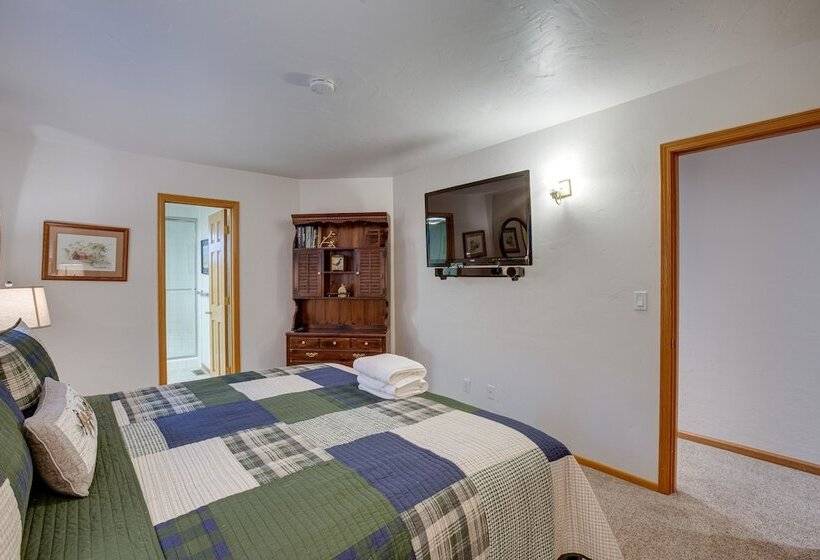 Family Friendly Stateline Home: Close To Trails!