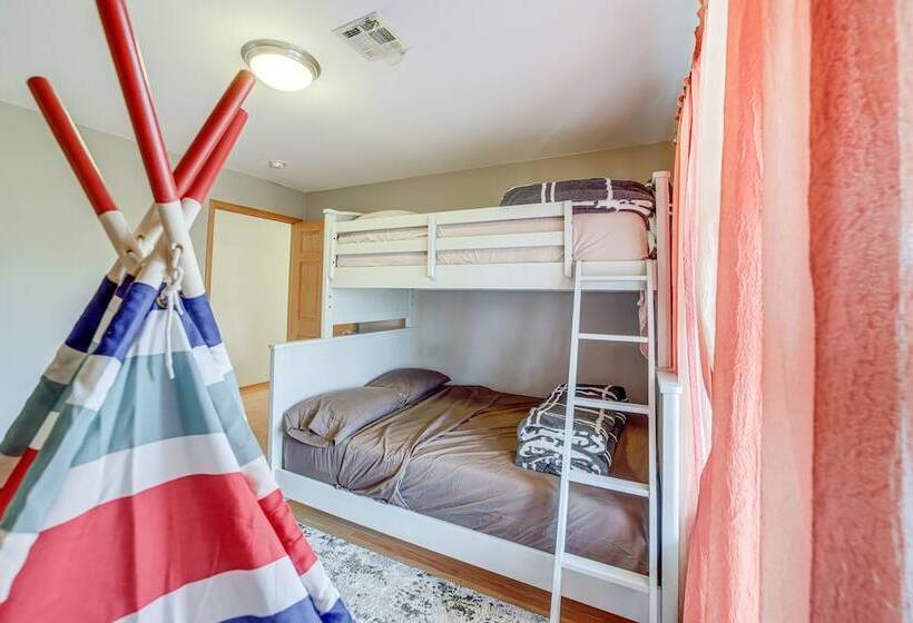 Pet Friendly Vinita Farmhouse W/ Game Room!