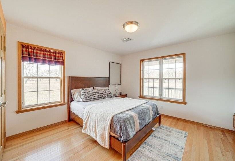 Pet Friendly Vinita Farmhouse W/ Game Room!