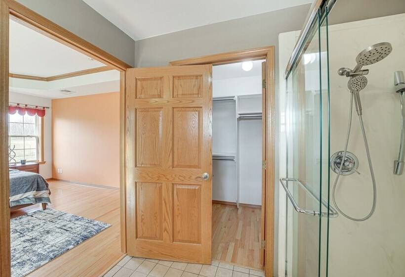 Pet Friendly Vinita Farmhouse W/ Game Room!