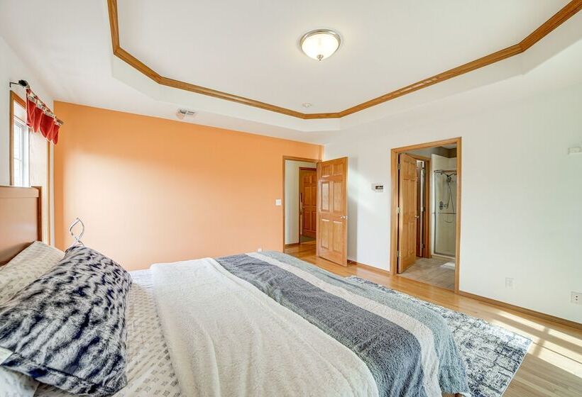 Pet Friendly Vinita Farmhouse W/ Game Room!