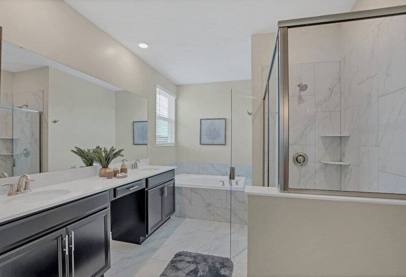 Fantasia @ Storey Lake By Shine Villas #408