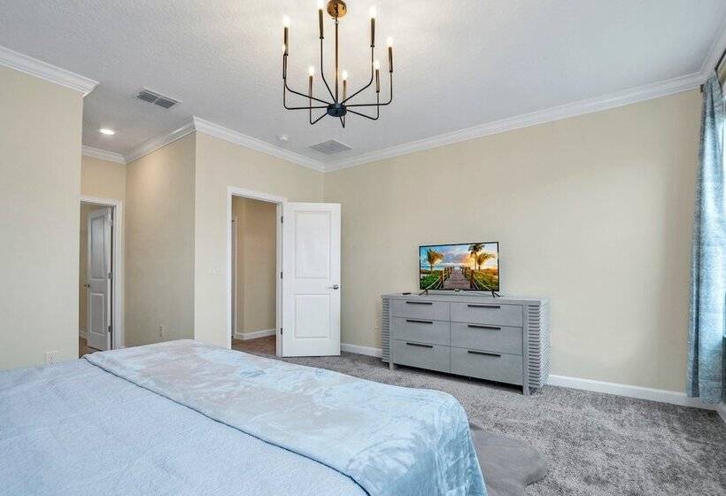 Fantasia @ Storey Lake By Shine Villas #408