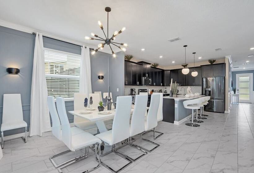 Fantasia @ Storey Lake By Shine Villas #408