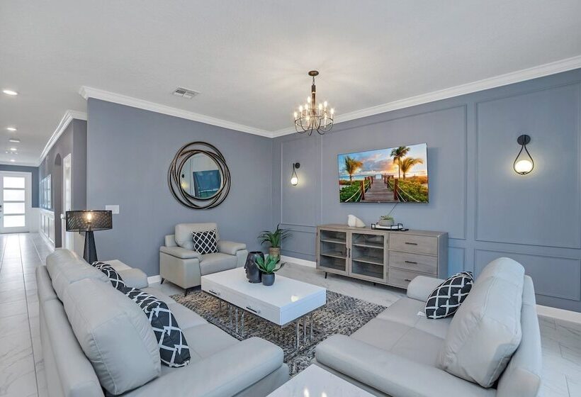 Fantasia @ Storey Lake By Shine Villas #408