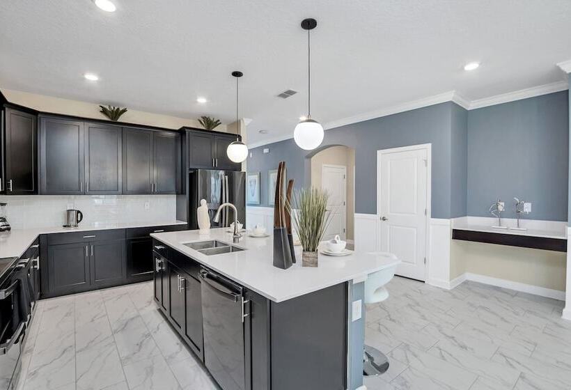 Fantasia @ Storey Lake By Shine Villas #408