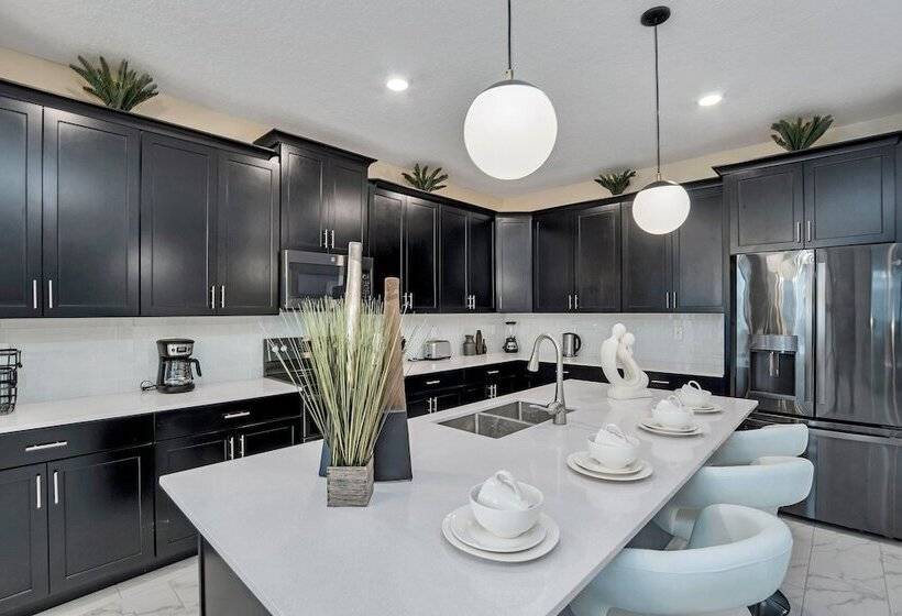 Fantasia @ Storey Lake By Shine Villas #408