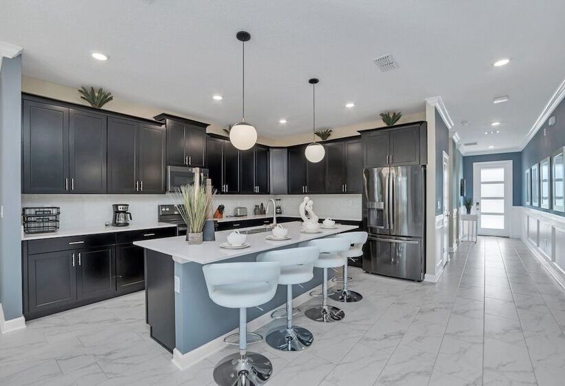 Fantasia @ Storey Lake By Shine Villas #408