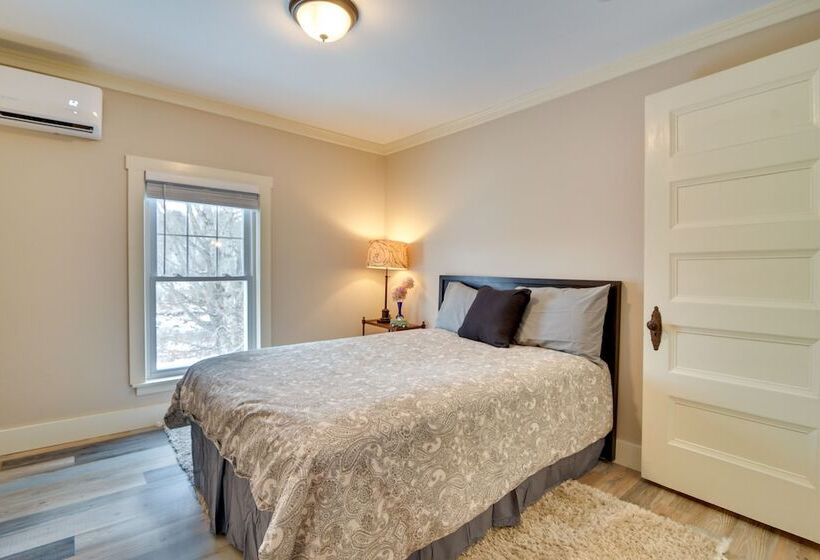 Farmhouse On Ammonoosuc River Near Cannon Mountain