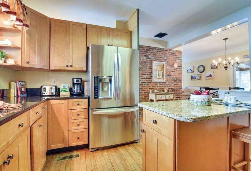 Farmhouse On Ammonoosuc River Near Cannon Mountain