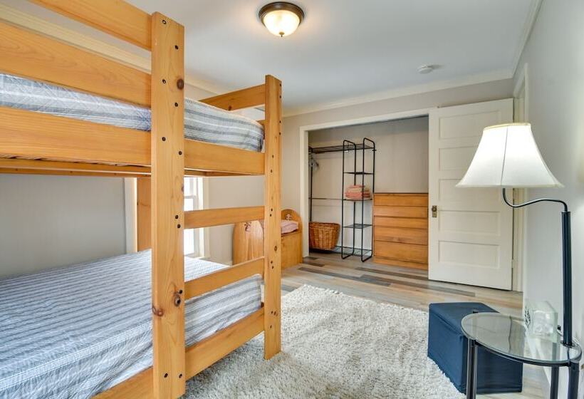 Farmhouse On Ammonoosuc River Near Cannon Mountain