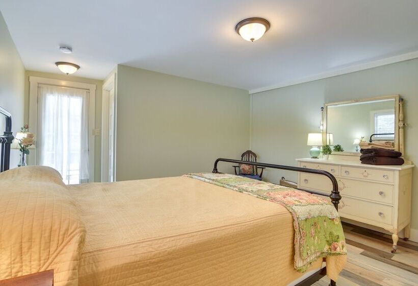 Farmhouse On Ammonoosuc River Near Cannon Mountain