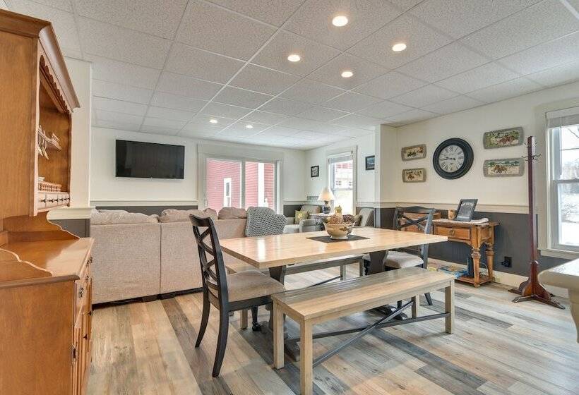 Farmhouse On Ammonoosuc River Near Cannon Mountain