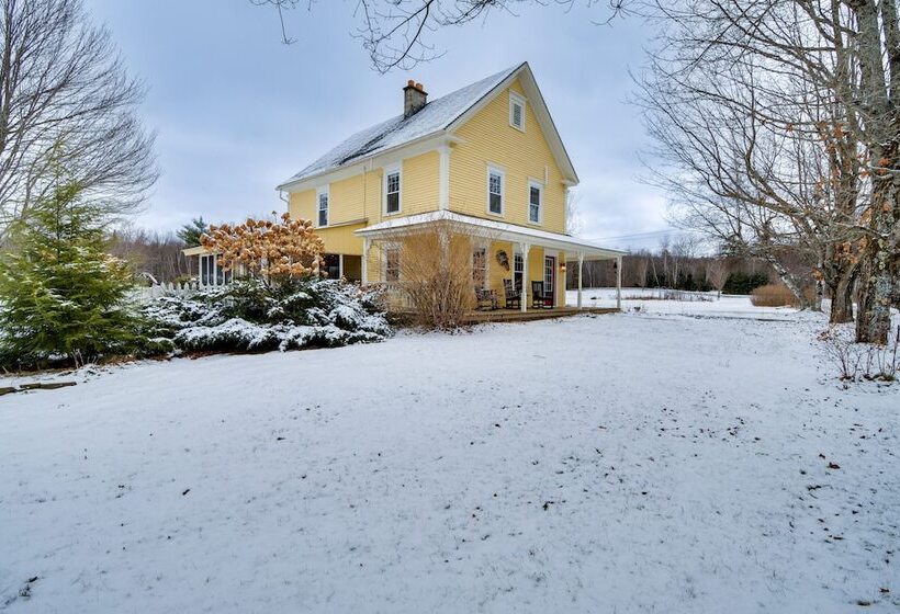 Farmhouse On Ammonoosuc River Near Cannon Mountain