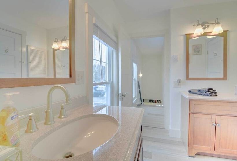 Farmhouse On Ammonoosuc River Near Cannon Mountain