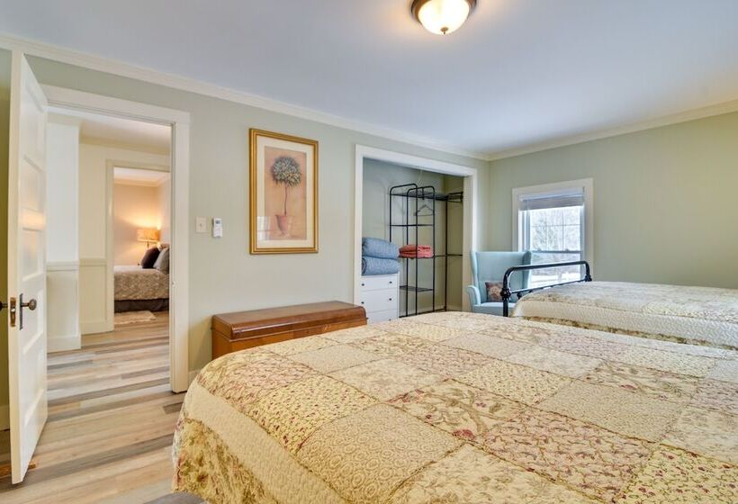 Farmhouse On Ammonoosuc River Near Cannon Mountain