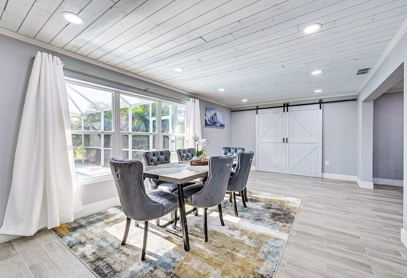 Florida Gulf Coast Getaway: Pool + Screened Lanai!