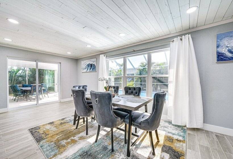 Florida Gulf Coast Getaway: Pool + Screened Lanai!