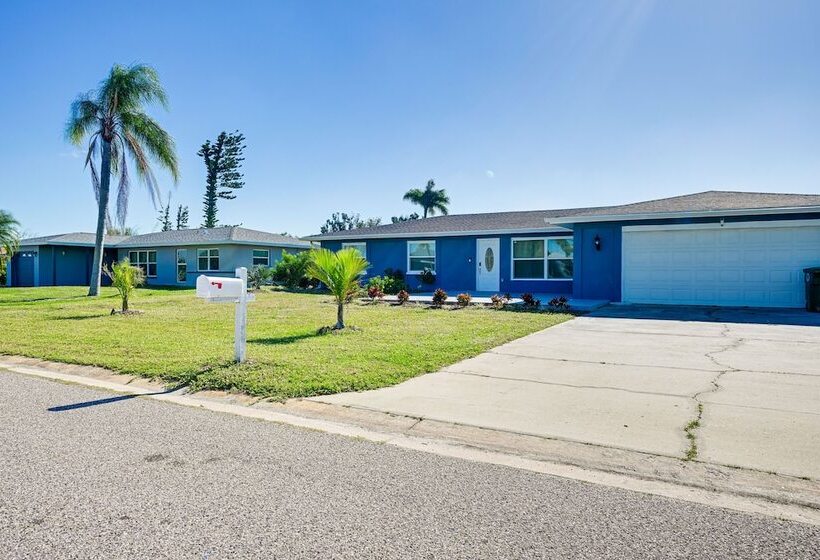 Florida Gulf Coast Getaway: Pool + Screened Lanai!