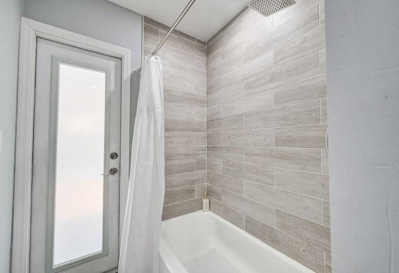 Florida Gulf Coast Getaway: Pool + Screened Lanai!