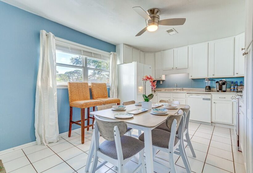 Fort Walton Beach Home ~ 1 Mi To Santa Rosa Sound!