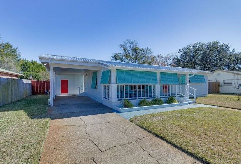 Fort Walton Beach Home ~ 1 Mi To Santa Rosa Sound!