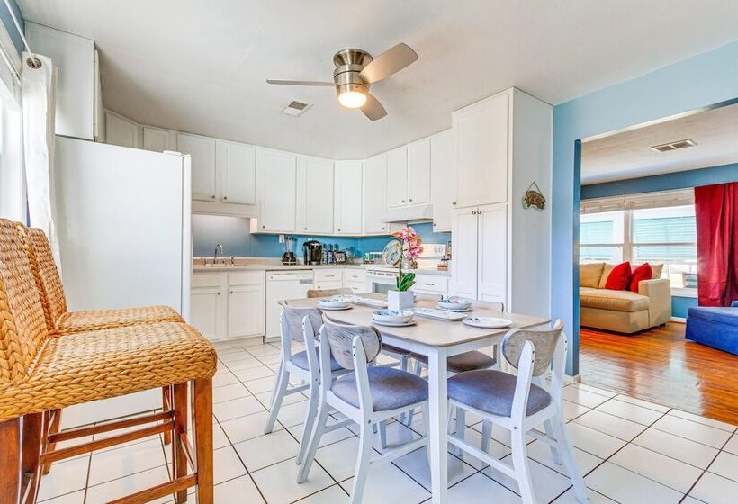 Fort Walton Beach Home ~ 1 Mi To Santa Rosa Sound!