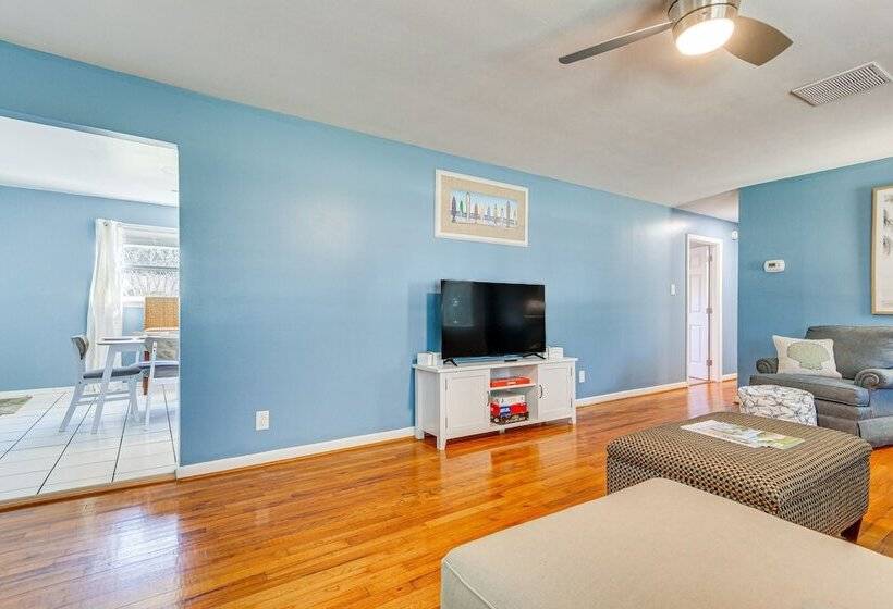 Fort Walton Beach Home ~ 1 Mi To Santa Rosa Sound!