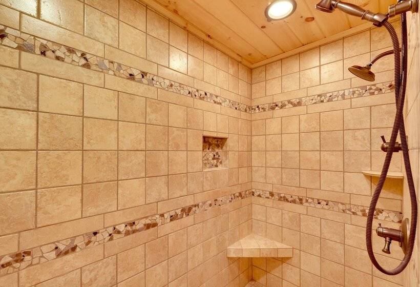 Free Spirit Ranch  W/ Hot Tub & Mountain Views