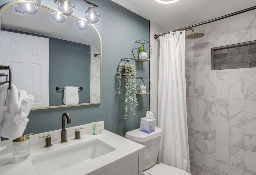 Fully Remodeled St Petersburg Home W/ Private Pool