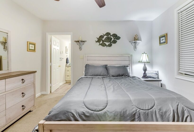 Galveston Vacation Rental: 2 Mi To Pleasure Pier!