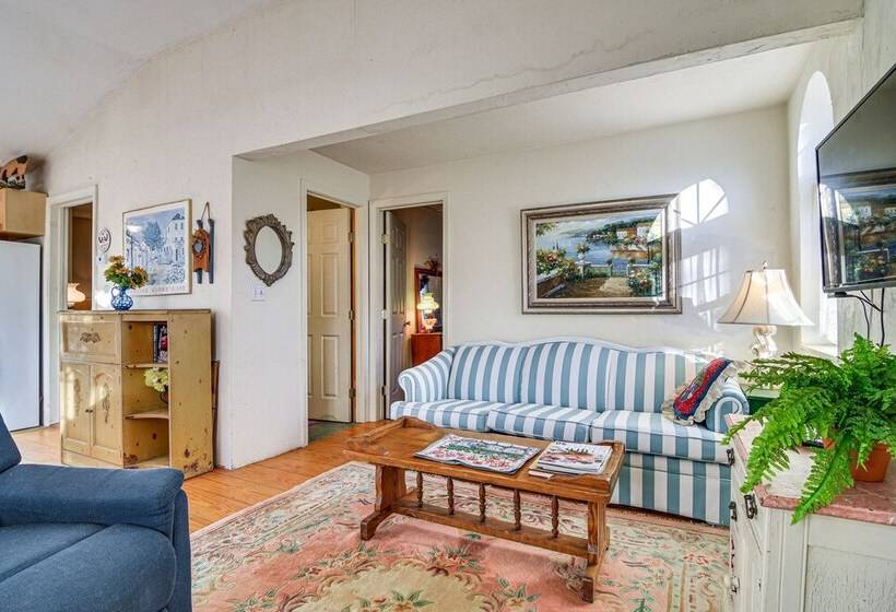 Ellis River Cottage ~ 3 Mi To Attitash Mountain!