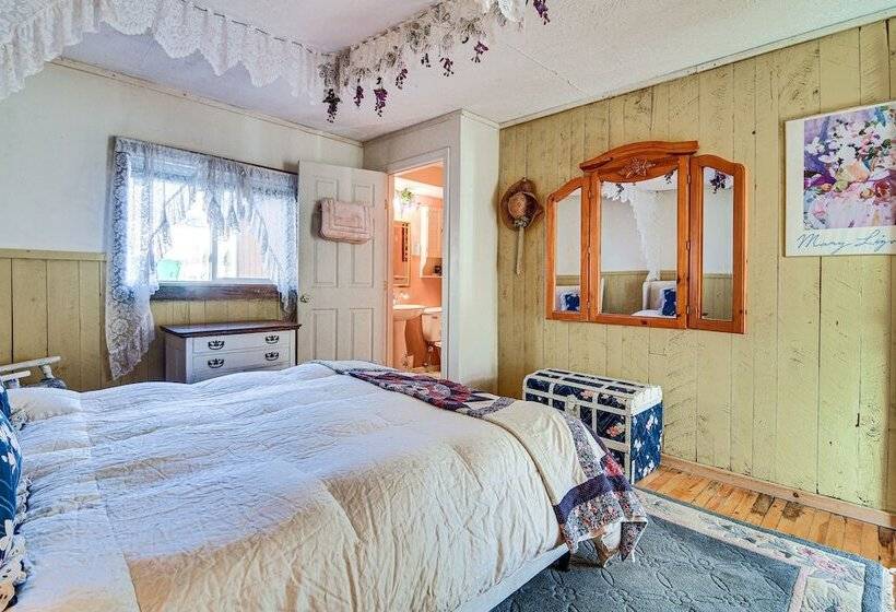 Ellis River Cottage ~ 3 Mi To Attitash Mountain!