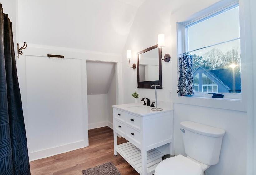 Goodview Lake House W/ Boat Dock, Kayaks & Views!