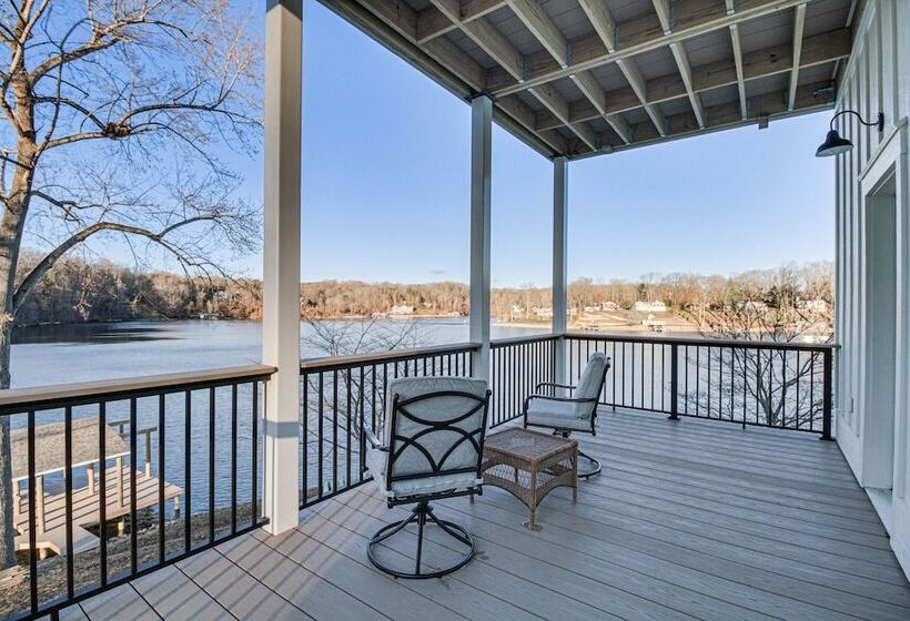 Goodview Lake House W/ Boat Dock, Kayaks & Views!