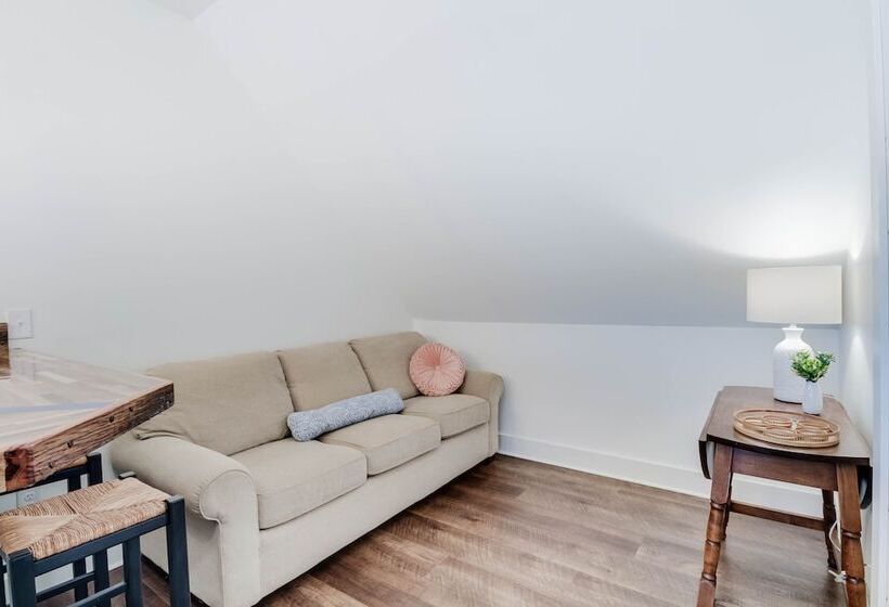 Goodview Lake House W/ Boat Dock, Kayaks & Views!