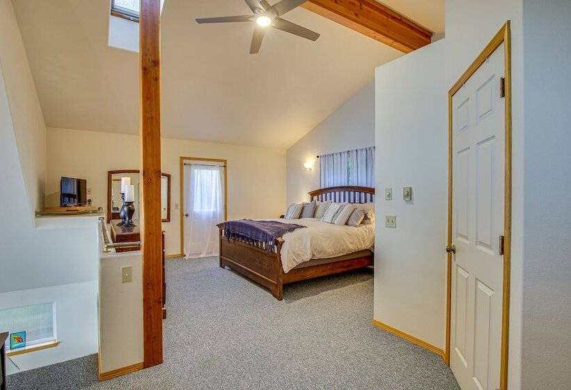 Hat Island Home W/ Stunning View & Wraparound Deck