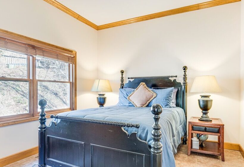 Hayesville Home W/ Hot Tub + Mountain Views!