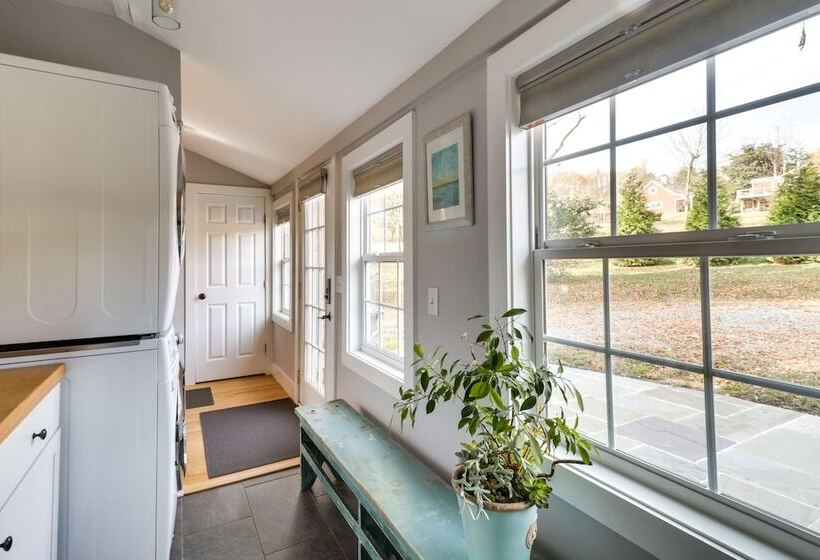 Hidden Charlottesville Home: 4 Mi To Downtown!