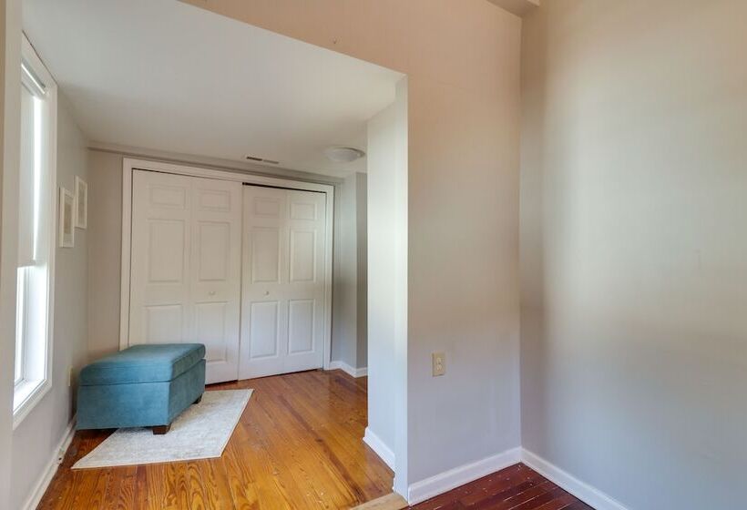 Hidden Charlottesville Home: 4 Mi To Downtown!