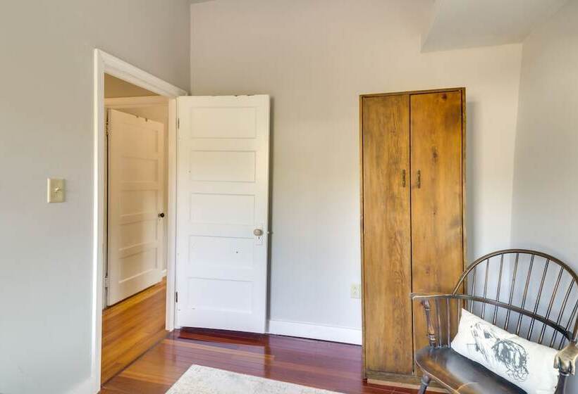 Hidden Charlottesville Home: 4 Mi To Downtown!