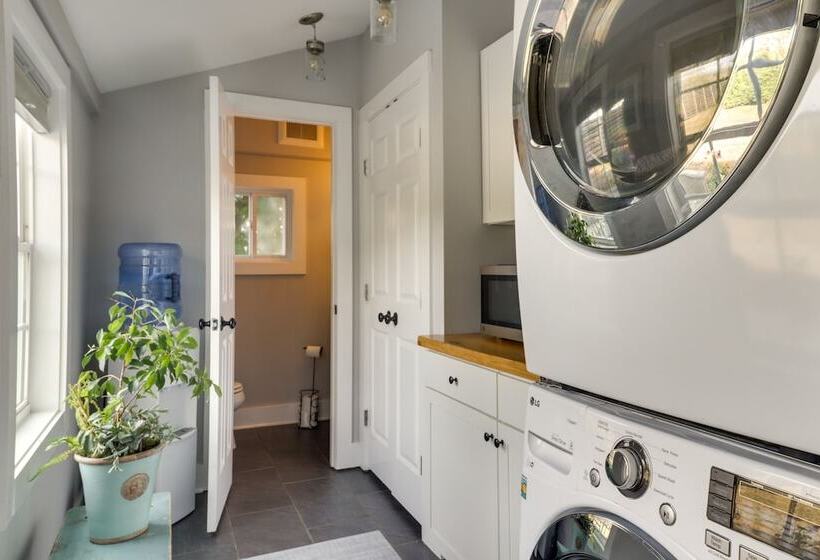 Hidden Charlottesville Home: 4 Mi To Downtown!