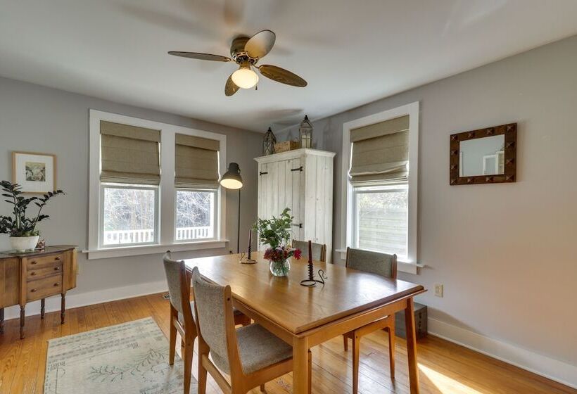 Hidden Charlottesville Home: 4 Mi To Downtown!