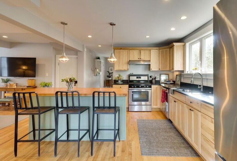 Hidden Charlottesville Home: 4 Mi To Downtown!