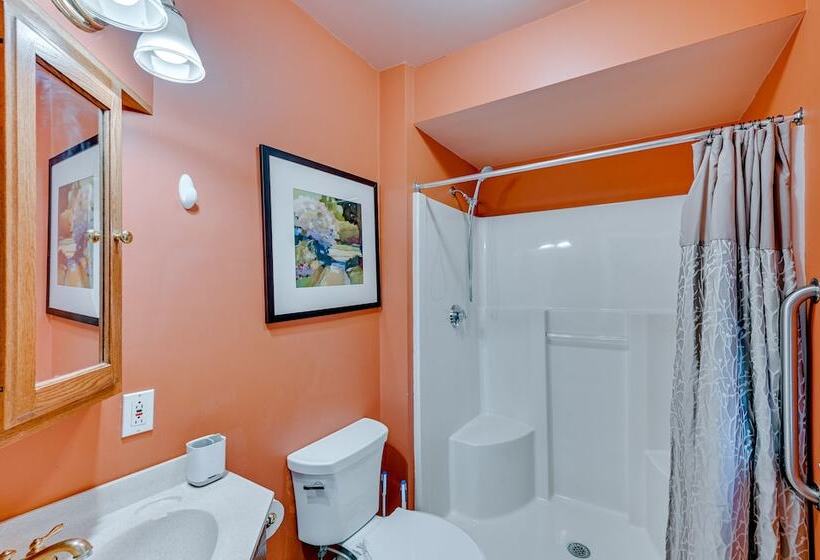 Home W/ Backyard ~ 2 Mi To Downtown Lexington!